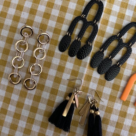 Assorted Costume Jewelry - Earrings - Picture 2 of 3